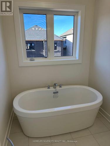 33 Spiers Road, Erin, ON - Indoor Photo Showing Bathroom