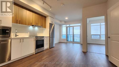 2507 - 50 Upper Mall Way, Vaughan, ON - Indoor Photo Showing Kitchen