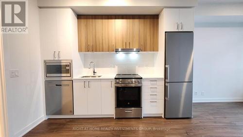 2507 - 50 Upper Mall Way, Vaughan, ON - Indoor Photo Showing Kitchen