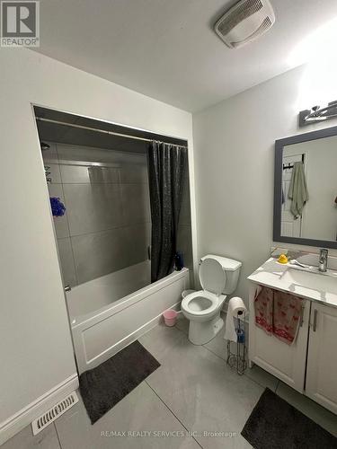 174 Twin Pines Crescent, Brampton, ON - Indoor Photo Showing Bathroom