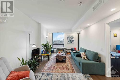 1604 - 340 Queen Street, Ottawa Centre (4101 - Ottawa Centre), ON - Indoor Photo Showing Living Room