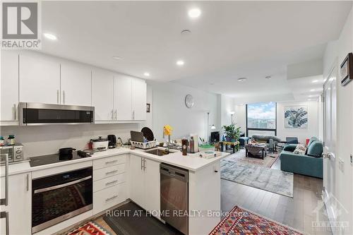 1604 - 340 Queen Street, Ottawa Centre (4101 - Ottawa Centre), ON - Indoor Photo Showing Kitchen With Upgraded Kitchen