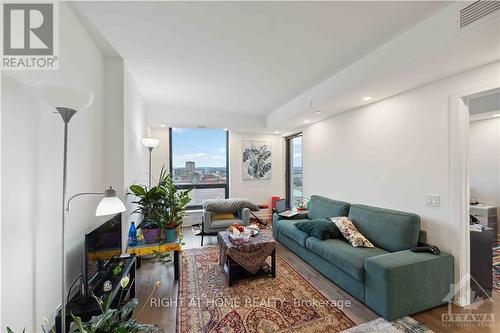 1604 - 340 Queen Street, Ottawa Centre (4101 - Ottawa Centre), ON - Indoor Photo Showing Living Room