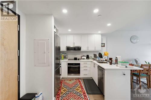 1604 - 340 Queen Street, Ottawa Centre (4101 - Ottawa Centre), ON - Indoor Photo Showing Kitchen With Upgraded Kitchen