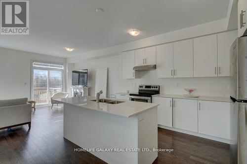 28 Velvet Drive, Whitby, ON - Indoor Photo Showing Kitchen With Upgraded Kitchen