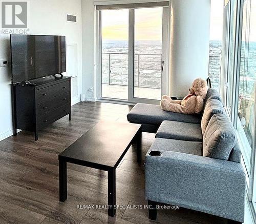 5609 - 7890 Jane Street, Vaughan, ON - Indoor Photo Showing Living Room