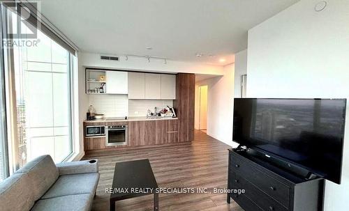 5609 - 7890 Jane Street, Vaughan, ON - Indoor Photo Showing Living Room