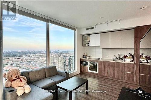 5609 - 7890 Jane Street, Vaughan, ON - Indoor Photo Showing Living Room