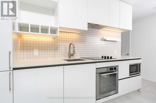 1909 - 5 Buttermill Avenue, Vaughan, ON - Indoor Photo Showing Kitchen With Upgraded Kitchen