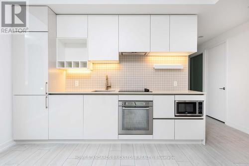 1909 - 5 Buttermill Avenue, Vaughan, ON - Indoor Photo Showing Kitchen