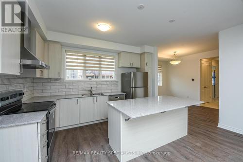 310 Calla Point, Milton, ON - Indoor Photo Showing Kitchen With Double Sink With Upgraded Kitchen