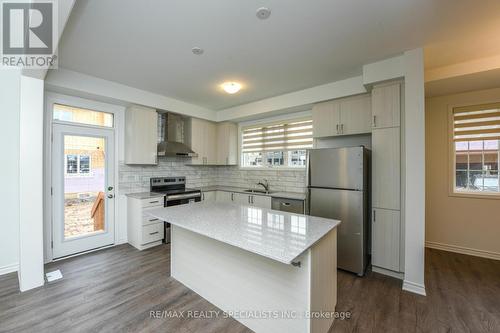 310 Calla Point, Milton, ON - Indoor Photo Showing Kitchen With Upgraded Kitchen