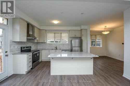 310 Calla Point, Milton, ON - Indoor Photo Showing Kitchen With Double Sink With Upgraded Kitchen