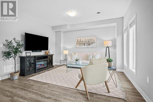 271 Dalgleish Trail, Hamilton, ON - Indoor Photo Showing Living Room