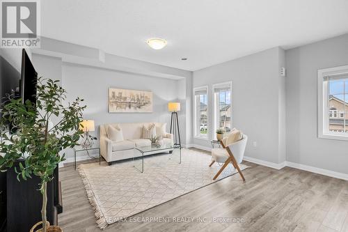 271 Dalgleish Trail, Hamilton, ON - Indoor Photo Showing Living Room