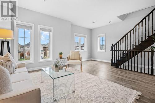 271 Dalgleish Trail, Hamilton, ON - Indoor Photo Showing Living Room