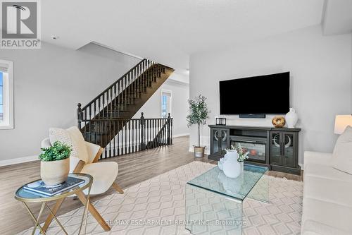 271 Dalgleish Trail, Hamilton, ON - Indoor Photo Showing Living Room