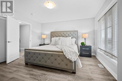 271 Dalgleish Trail, Hamilton, ON - Indoor Photo Showing Bedroom