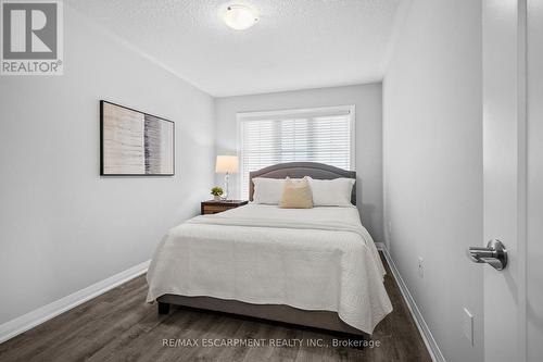 271 Dalgleish Trail, Hamilton, ON - Indoor Photo Showing Bedroom