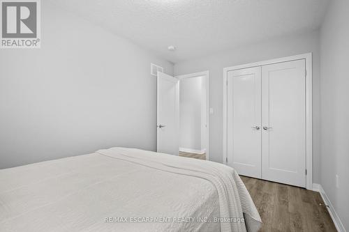 271 Dalgleish Trail, Hamilton, ON - Indoor Photo Showing Bedroom