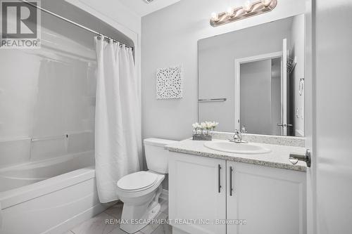 271 Dalgleish Trail, Hamilton, ON - Indoor Photo Showing Bathroom