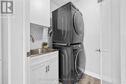 271 Dalgleish Trail, Hamilton, ON - Indoor Photo Showing Laundry Room