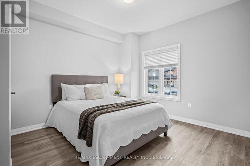 271 Dalgleish Trail, Hamilton, ON - Indoor Photo Showing Bedroom