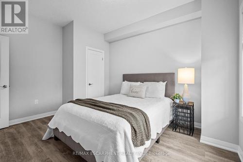 271 Dalgleish Trail, Hamilton, ON - Indoor Photo Showing Bedroom