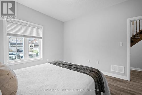 271 Dalgleish Trail, Hamilton, ON - Indoor Photo Showing Bedroom