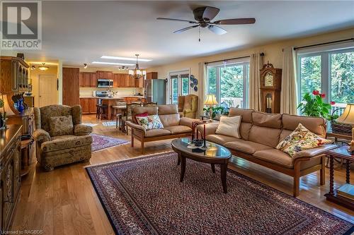 27 Gremik Crescent, Sauble Beach, ON - Indoor Photo Showing Living Room