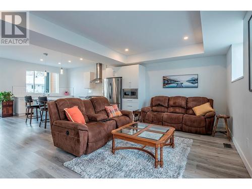 1039 Mt. Fosthall Drive Unit# 9, Vernon, BC - Indoor Photo Showing Living Room