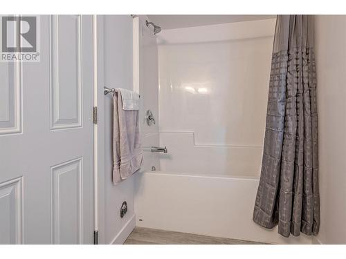 1039 Mt. Fosthall Drive Unit# 9, Vernon, BC - Indoor Photo Showing Bathroom