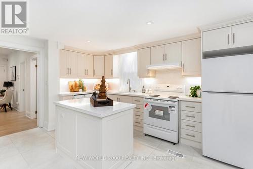 8071 Kipling Avenue, Vaughan, ON - Indoor Photo Showing Kitchen