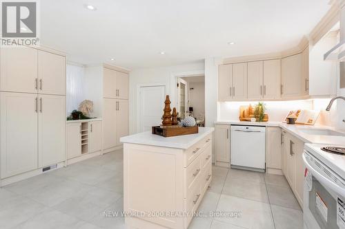 8071 Kipling Avenue, Vaughan, ON - Indoor Photo Showing Kitchen