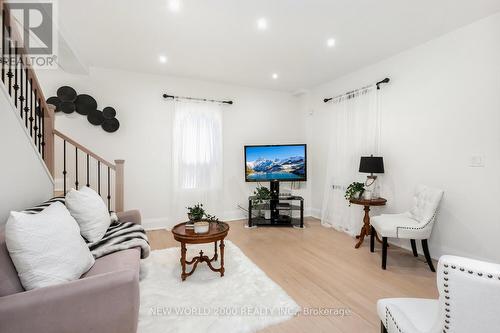 8071 Kipling Avenue, Vaughan, ON - Indoor Photo Showing Living Room