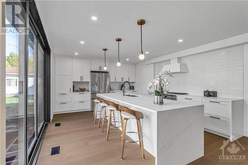 139 Winther Avenue, Ottawa, ON - Indoor Photo Showing Kitchen With Upgraded Kitchen