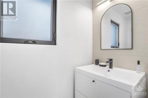 Main floor powder room - 139 Winther Avenue, Ottawa, ON - Indoor Photo Showing Bathroom