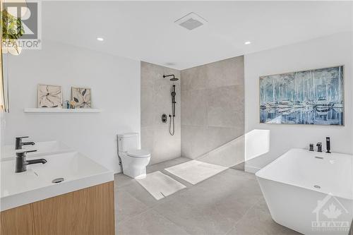 139 Winther Avenue, Ottawa, ON - Indoor Photo Showing Bathroom