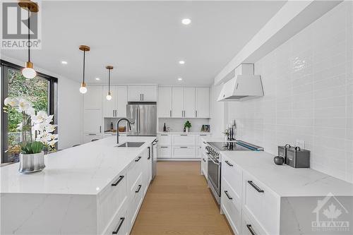 139 Winther Avenue, Ottawa, ON - Indoor Photo Showing Kitchen With Upgraded Kitchen