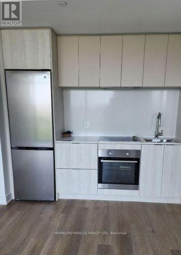 803 - 86 Dundas Street E, Mississauga, ON - Indoor Photo Showing Kitchen