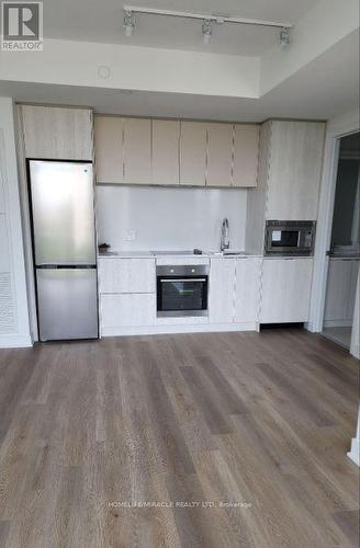 803 - 86 Dundas Street E, Mississauga, ON - Indoor Photo Showing Kitchen