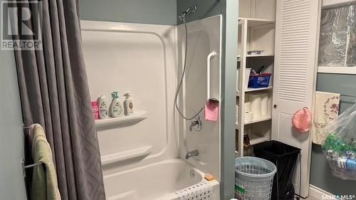 76 31St Street E, Prince Albert, SK - Indoor Photo Showing Bathroom