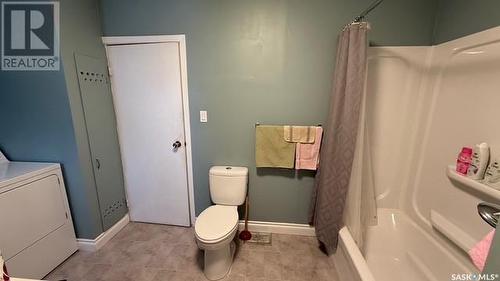 76 31St Street E, Prince Albert, SK - Indoor Photo Showing Bathroom