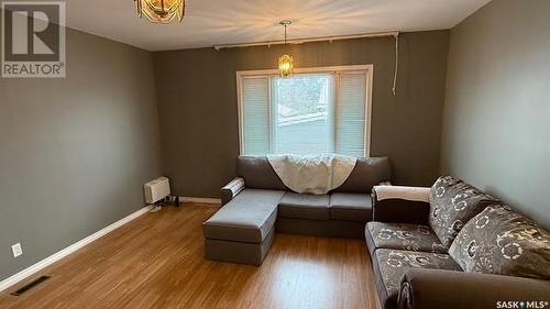 76 31St Street E, Prince Albert, SK - Indoor Photo Showing Living Room