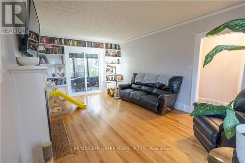 9 Old Orchard Avenue, Cornwall (717 - Cornwall), ON - Indoor Photo Showing Living Room