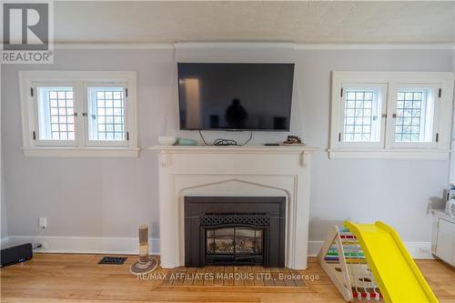 9 Old Orchard Avenue, Cornwall (717 - Cornwall), ON - Indoor Photo Showing Living Room With Fireplace