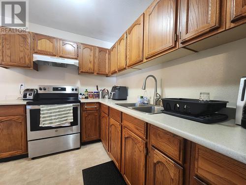 3644 Arnett Avenue, Prince George, BC - Indoor Photo Showing Kitchen With Double Sink