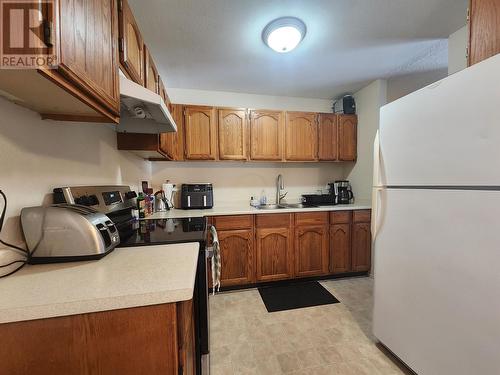 3644 Arnett Avenue, Prince George, BC - Indoor Photo Showing Kitchen With Double Sink