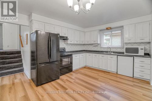 36 Hillcrest Avenue, Brantford, ON - Indoor Photo Showing Kitchen