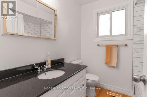 36 Hillcrest Avenue, Brantford, ON - Indoor Photo Showing Bathroom